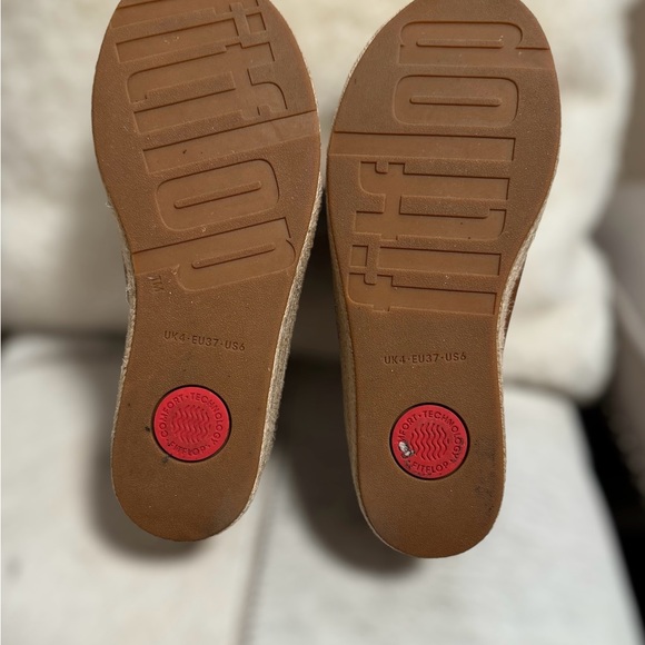 Fitflop 
ELOISE Espadrille Leather Wedge Cross Slides
Light Tan - Picture 5 of 6